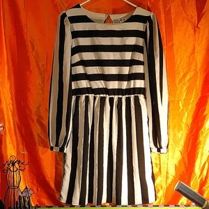 🖤Black & White Striped Long Sleeve Dress🖤